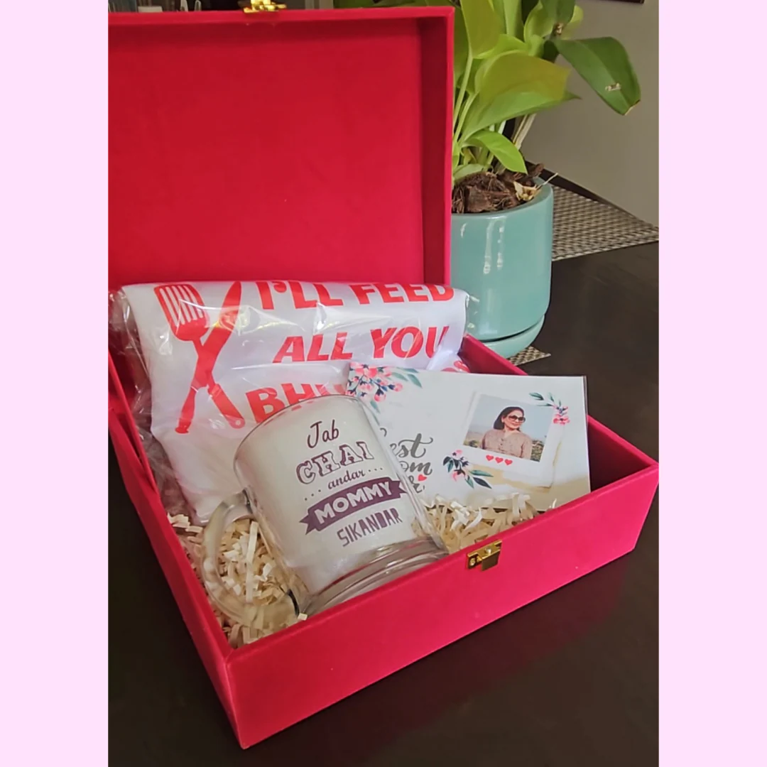 Mother's Day Gift Ideas Pink Gift Box with Apron Custom Magnet and Coffee Mug - Image 2